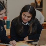 Notre Dame Academy는 IB 과정을 기반으로 탐구형 학습과 대학 수준 연구 프로젝트를 결합한 글로벌 교육 커리큘럼을 제공하는 조지아 명문 사립학교